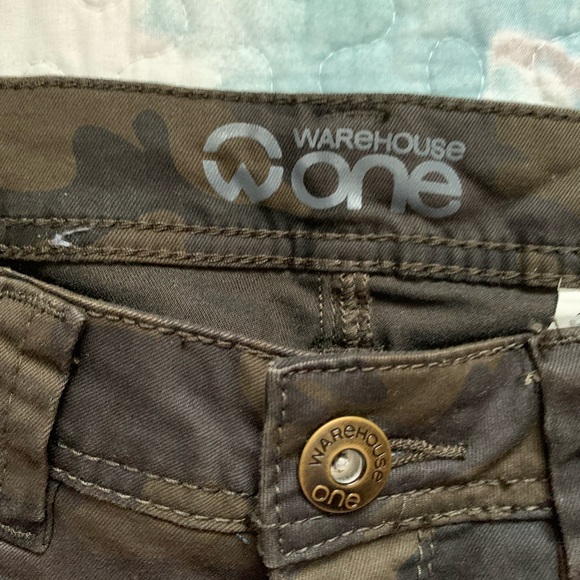 🍉Warehouse One brown, camouflage denim shorts, mid rise, stretchy, lightweight 6 - Picture 7 of 14